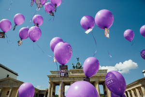 BVEO_Bild_Pflaumensommer_klein1-300x200 Startschuss zur Pflaumen- und Zwetschgensaison: Die BVEO lässt 1.000 Ballons in den Berliner Himmel steigen