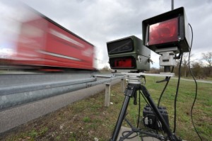 Geschwindigkeitskontrolle-auf-der-Autobahn-A5-300x199 Wie legal ist der Radarwarner STIG 