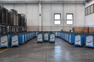 FAMI_Storage_Systems_Leonardo_Finmeccanica_inar_1-300x200 Eine Flotte von achtzig MASTER Schubladenwagen zur Implementierung der Werkstatteinrichtung von Leonardo Finmeccanica