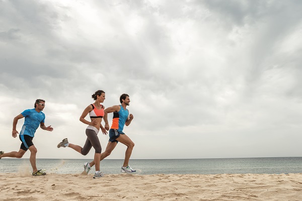 Laufen-am-Strand-klein Aldiana im Zeichen des Sports 4XF Functional und FitnessGipfel im Aldiana Salzkammergut und Aldiana Fuerteventura