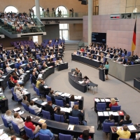 dts_image_3021_ehgijormfi Bundestag beschließt Senkung des Rentenbeitrags und höhere Minijob-Verdienstgrenze