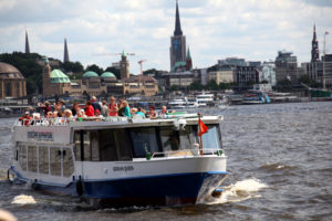 Bergedorfer-Schifffahrtslinie_Landungsbrücken-300x200 Vom Ruderboot zur Flotte moderner Fahrgastschiffe