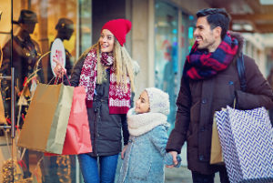 Shopping-family_iStock-628605360-300x201 Retail-Studie 2018:  In Hochsaison entgeht Handel mehr als ein Drittel der geplanten Verbraucherausgaben