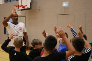 Dynamic-Soccer-School_Soccer-Circle-Concept_Martin-Rietsch-300x200 Grundschulbesuch der Dynamic Soccer School