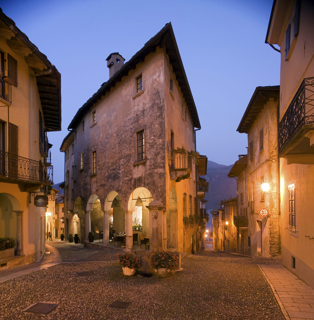 Abend-in-Cannobio-Distretto-Turistico-dei-Laghi-1005x1024 Laternen am Lago Maggiore – Marcia dei Lanternitt