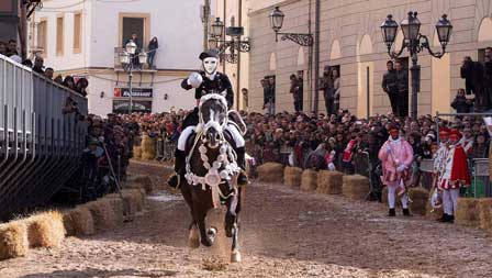 Karneval-Sardinien-2©Sardegnaturismo Sardiniens süße Jahreszeit – Karneval