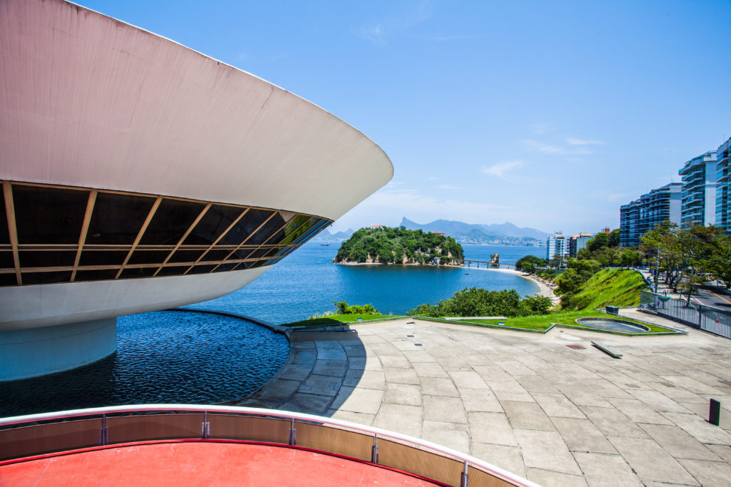 Niteroi-museum-2Rio_cEMBRATUR-1024x683 In Rio de Janeiro: Die ganze Vielfalt brasilianischer Architektur erleben