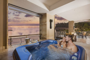 Jacuzzi-1-300x200 Nicht erst seit „Eat, Loy, Pray“ ist Bali die Insel der Liebe und des Glücks, daher bietet THE MULIA, BALI gleich eine Fülle an Optionen für Hochzeiten und Flitterwochen