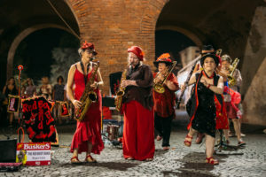 Ferrara-Buskers-Festival-The-red-boot-band-Foto-di-Luisa-Veronese-2-300x200 Straßenmusik auf historischem Pflaster - das 32. „Ferrara Buskers Festival“ verzaubert die Stadt am Po