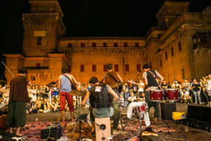 Ferrara-Buskers-Festival®-Musicisti-51-300x200 Straßenmusik auf historischem Pflaster - das 32. „Ferrara Buskers Festival“ verzaubert die Stadt am Po