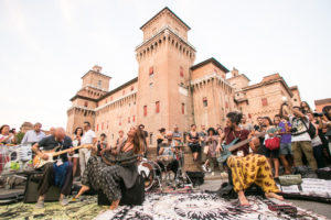 Ferrara-Buskers-Festival®-Musicisti-6-300x200 Straßenmusik auf historischem Pflaster - das 32. „Ferrara Buskers Festival“ verzaubert die Stadt am Po