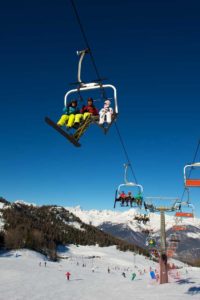 Sessellift-in-Pila-Aostatal-Valle-dAosta-Foto-archivio-Regione-Autonoma-Valle-dAosta-200x300 Winter-Cocktail für die ganze Familie: Schnee, Ski, Aostatal