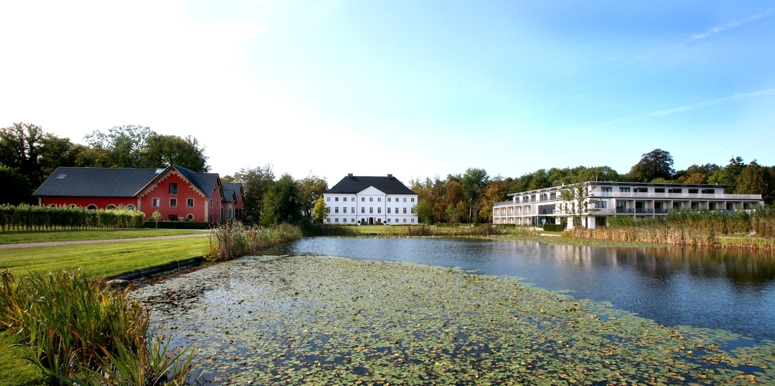 schlossgut-gross-schwansee-Ensemble_k Es ist soweit: Das schlossgut gross schwansee freut sich ab dem 18. Mai 2020 wieder auf seine Logis-Gäste