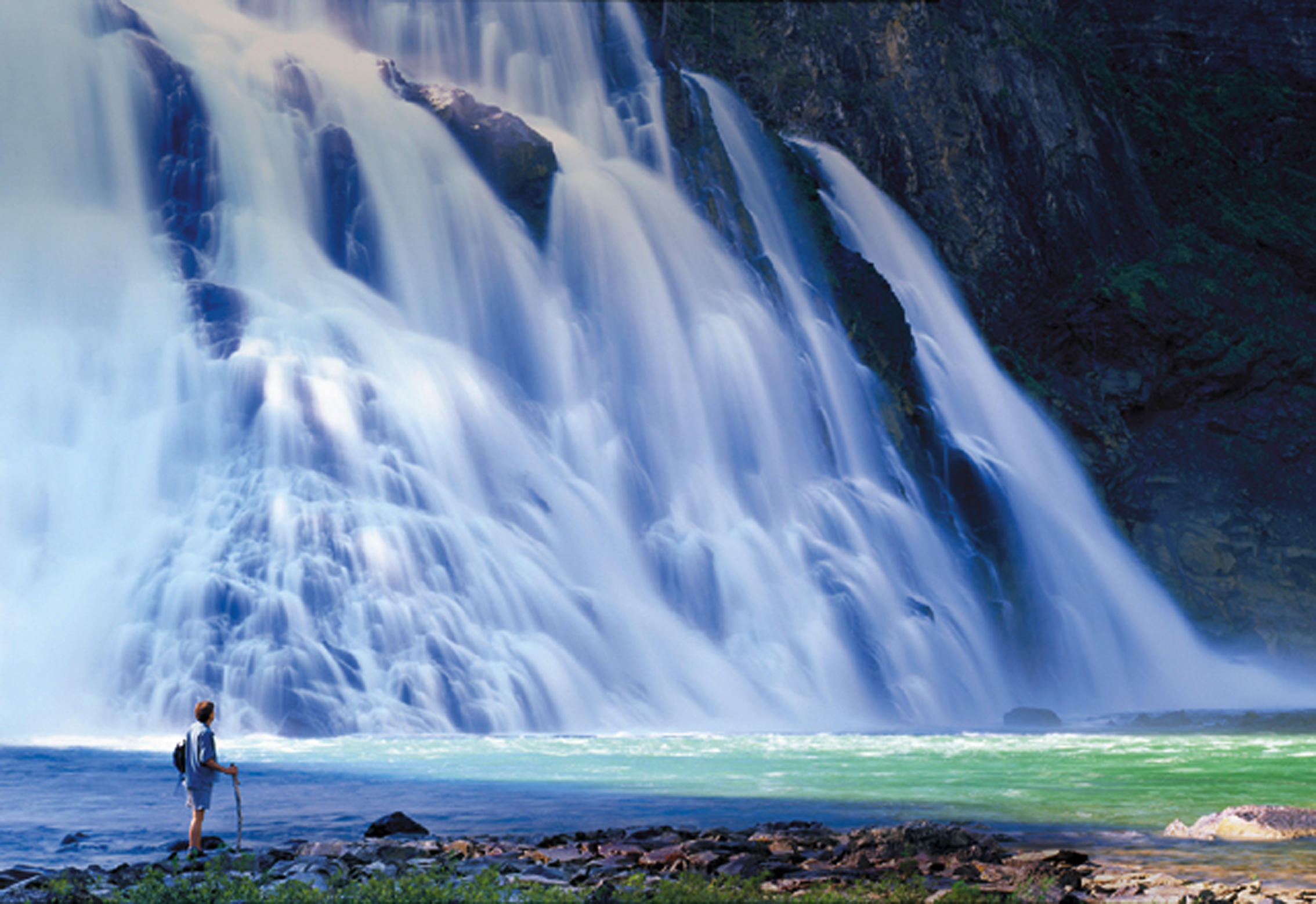 Wasserfall_in_BC_c_CTC_Canadian_Tourism_Commission Kanadareisen stellt neue „Alone but together“-Touren vor