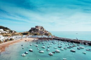 Mont-Orgueil-CastleJersey-300x200 Problemlos nach Jersey reisen – Kanalinsel hebt Corona-Einreiseregeln auf