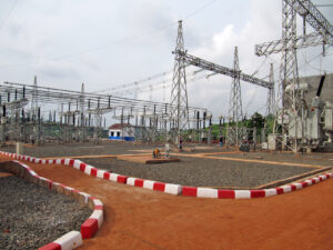 Poste-de-Bafoussam-partie-90-kV-13-06-2022_blog-300x225 Neue Stromleitungen zur Optimierung der Stromverteilung in Kamerun