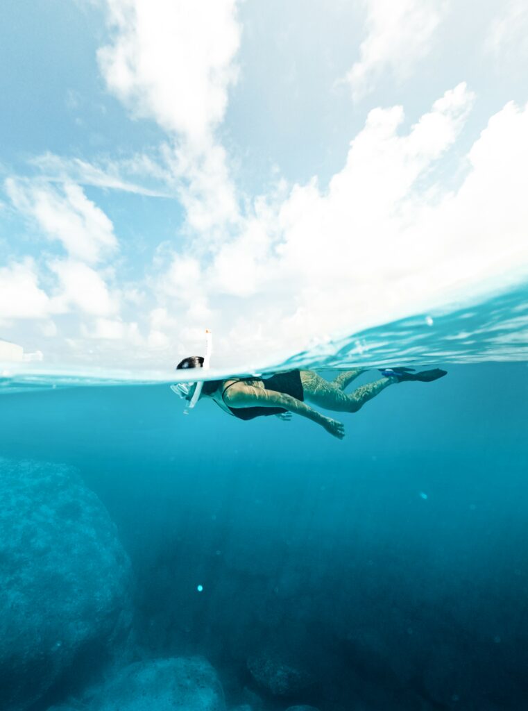 Nova-Maldives-Snorkeling-Split-shot-761x1024 Frauenpower am Frauentag im Nova Maldives mit Stargast Hamna Ali, der bekannten maledivischen Freitaucherin