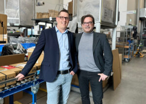 Dominik-Gomer-Head-of-E-Commerce-und-Mike-Reif-Global-Sales-Manager-beide-AfB-social-green-IT-freuen-sich-ueber-die-Mitgliedschaft-im-Bundesverband-E-Commerce-und-Versandhandel-Deutschland-e.V.-bevh-300x214 AfB ist Mitglied im Bundesverband E-Commerce und Versandhandel Deutschland e.V. (bevh)