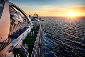 EM-Princessa-NT-Top-Deck-300x200 Totale Sonnenfinsternis an Bord erleben – Emerald Princess wird zum „schwimmenden Observatorium“