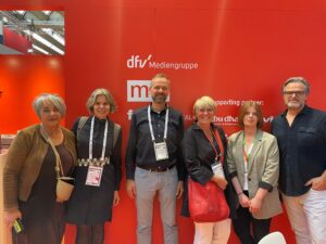 IMEX_Gruppenfoto-300x225 2bdifferent beteiligt sich an exemplarischer Messestand-Entwicklung