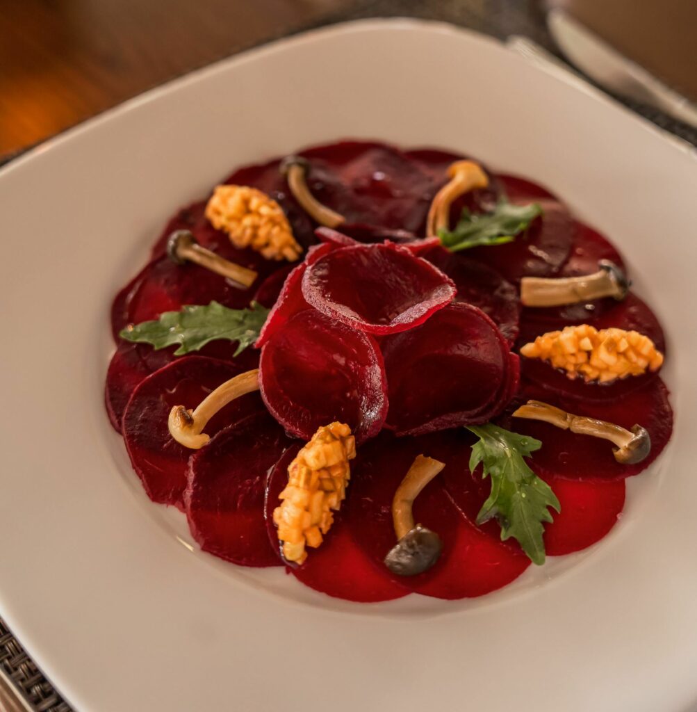 Nova-Maldives_Roasted-Beetroot-Carpaccio-1003x1024 Salat kann jeder: Das Flames Grillrestaurant im Nova Maldives punktet neu mit „rauchigen“ veganen Gerichten