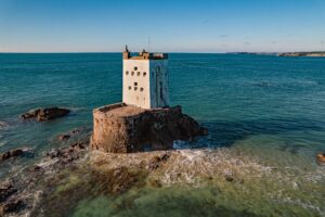 22489_Seymour-Tower-bei-Flut_Credit-Visit-Jersey-300x200 Jersey Fun Facts: Insel-Wachstum, schwarze Butter und Sauna to go