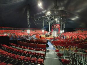 Aufbau-Weltweihnachtscircus-Stuttgart-300x225 Stuttgarter Weltweihnachtscircus setzt auf MEEVI-rent