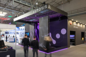 01-240131-AUMOVIS-ISE-Barcelona-006-300x200 b&b eventtechnik realisiert AUMOVIS Stand auf der ISE in Barcelona