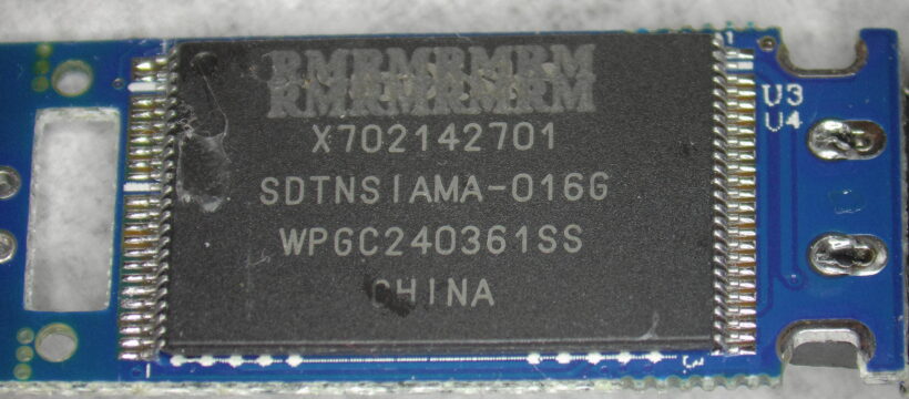 Der Herstellername dieses NAND-Chips ist unkenntlich gemacht. Bild: CBL Datenrettung