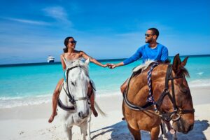 Whether-its-quiet-time-in-the-sand-or-horseback-riding-guests-can-create-their-own-ideal-beach-day-at-RelaxAway-002-300x200 “RelaxAway, Half Moon Cay” – Carnivals Privatinsel auf den Bahamas wird ausgebaut und umbenannt